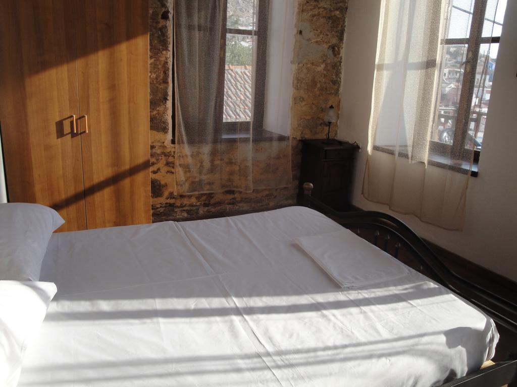 Villa Chrysodimi Chalki Town Kamer foto