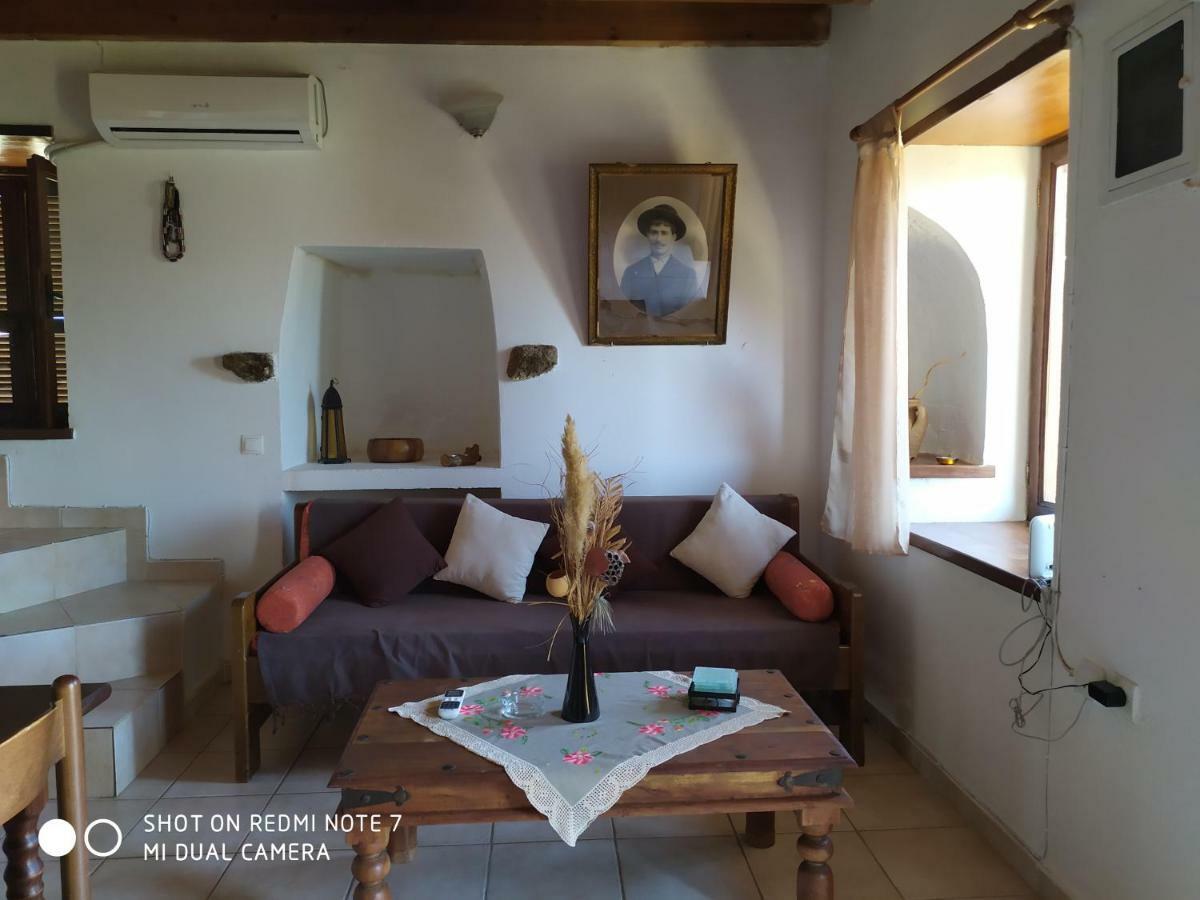 Villa Chrysodimi Chalki Town Buitenkant foto