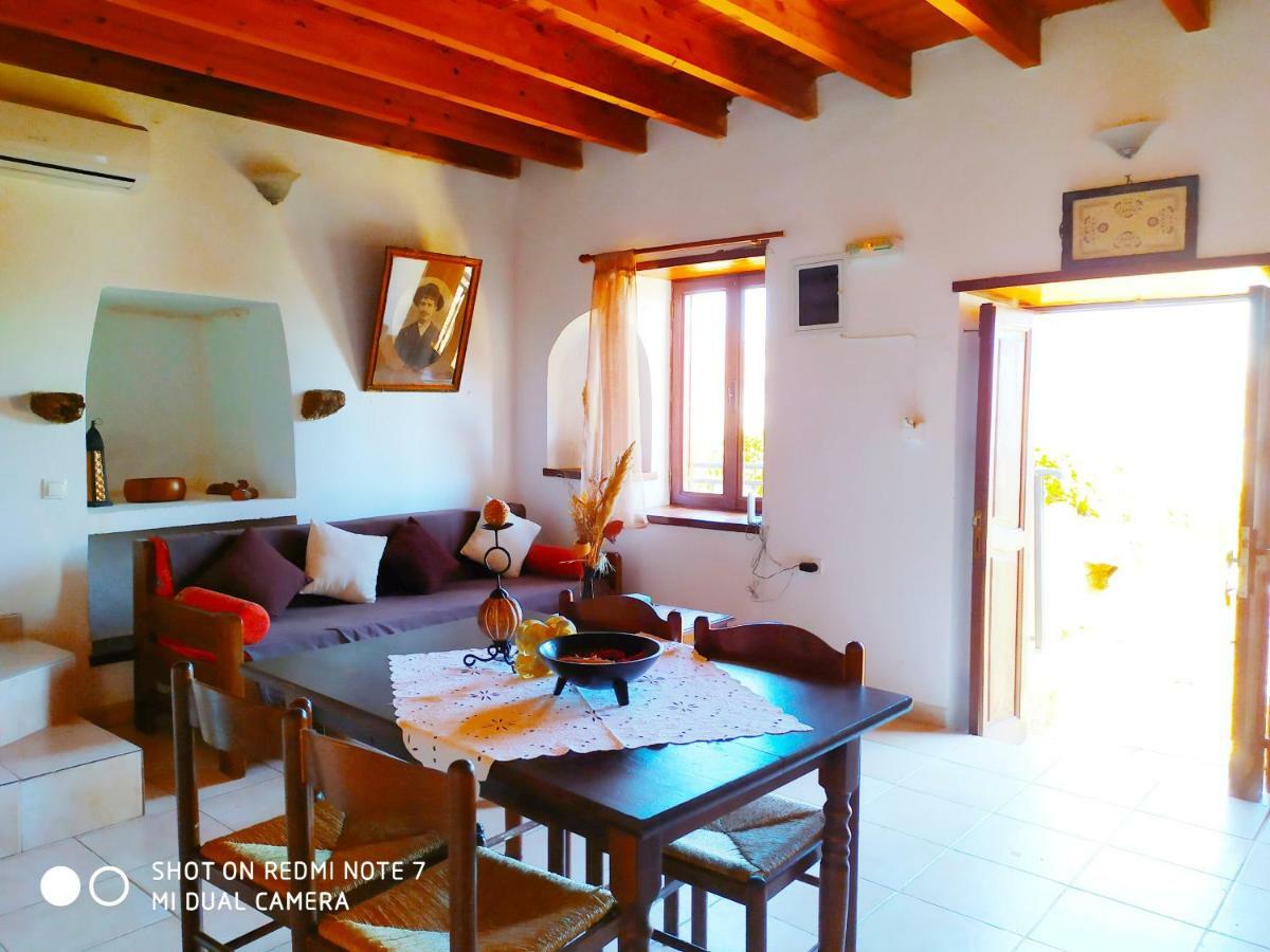 Villa Chrysodimi Chalki Town Buitenkant foto