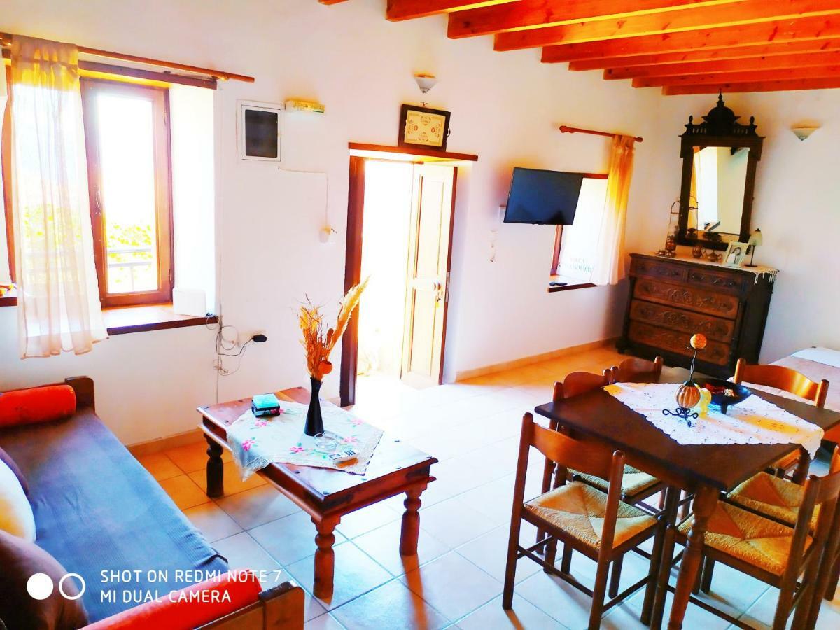 Villa Chrysodimi Chalki Town Buitenkant foto